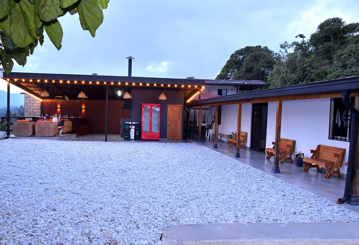 Fachada principal de la cabaña disponible para alquilar