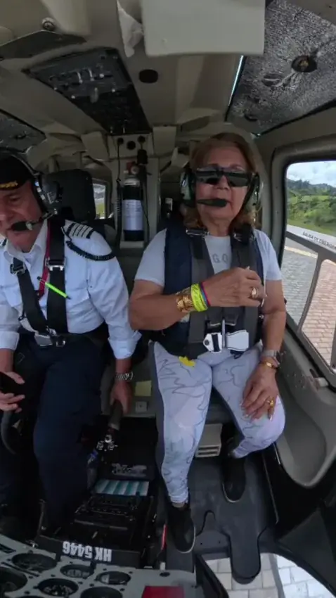 Cliente preparada para iniciar la experiencia en helicóptero