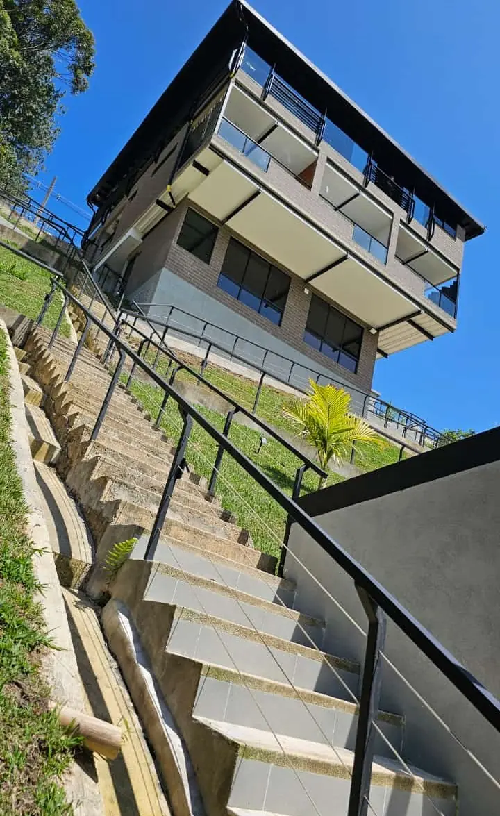 Exterior del alojamiento en la montaña